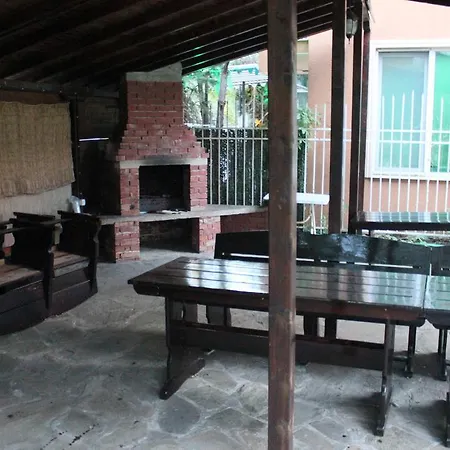 Apartment V *