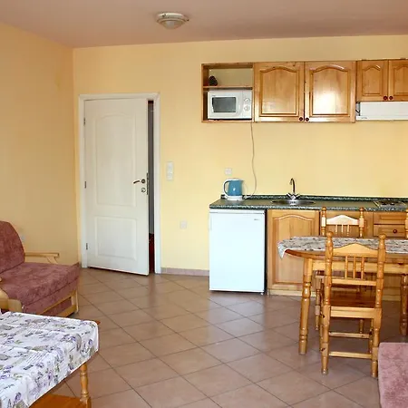Apartment V *