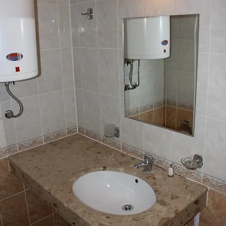 Apartment V *